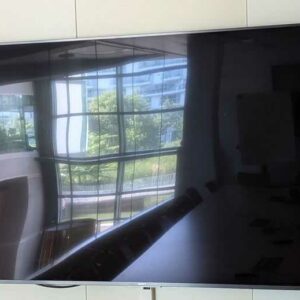 Moniteur 75 pouces de marque SONY modèle FW-75BZ35F, vendu avec attache murale. Localisation : 1 ouest (1506)