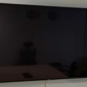 Moniteur 65 pouces de marque SONY modèle FW-65BZ35F, vendu avec attache murale. Localisation : 3 est (3240)