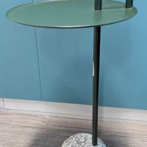 Table d'appoint de marque HAY modèle Bowler couleur vert bouteille. 72 x 36 cm. Localisation : 2 est