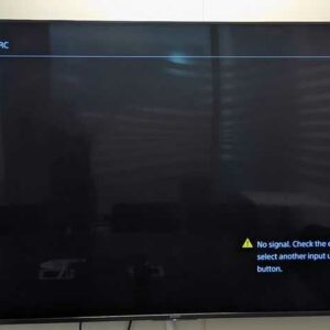 Moniteur 49 pouces de marque SONY modèle FW-75BZ35F vendu avec attache murale. Localisation : 6 ouest (6502)
