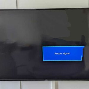 Moniteur 50 pouces de marque NEC modèle E505 vendu avec attache murale. Localisation : 6 ouest (6663)