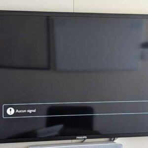 Moniteur 46 pouces de marque PHILIPS modèle BDL4620QL,  vendu avec attache murale. Localisation : 6 ouest (6676)