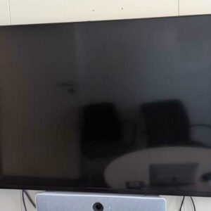 Moniteur 50 pouces de marque SONY modèle 50BZ35J,  vendu avec attache murale. Localisation : 6 ouest (6706)