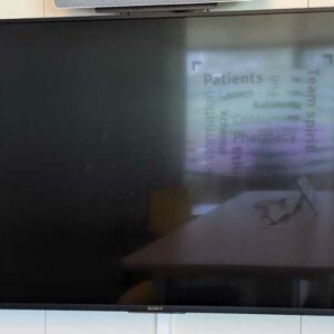 Moniteur 49 pouces de marque SONY modèle FW-49XE8001 vendu avec attache murale. Localisation : 5 est (5006)