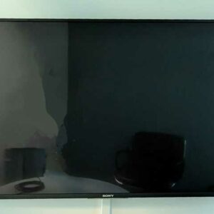Moniteur 49 pouces de marque SONY modèle FW-49XE8001 vendu avec attache murale. Localisation : 5 est (5176)