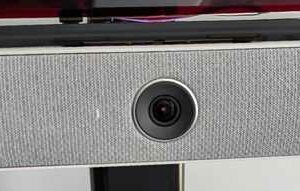 Système de visio conférence de marque CISCO modèle Cisco Webex Room Kit Mini TTC7-26 comprenant enceinte avec caméra intégrée et tablette. 3 unités. Vendu à l'unité avec faculté de réunion. Localisation : 1 ouest (1662, 1660, 1514)