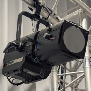 Découpe led de marque ROBERT JULIAT modèle S640SX. 4 unités. Vendu à l'unité avec faculté de réunion. Localisation : 7 est (audit)