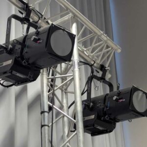 Découpe led de marque ROBERT JULIAT modèle S640SX. 4 unités. Vendu à l'unité avec faculté de réunion. Localisation : 7 est (audit) – Image 3