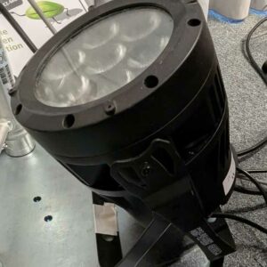 Pareled de nmarque BRITEQ modèle Pro Beamer. 2 unités. Vendu à l'unité avec faculté de réunion. Localisation : 7 est (audit)