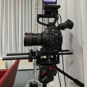 Caméra de marque CANON modèle Eos C300. Localisation : 7 est (audit)