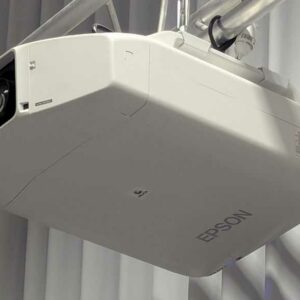Video projecteur de marque EPSON modèle EB-Z10000U. Localisation : 7 est (audit) – Image 2