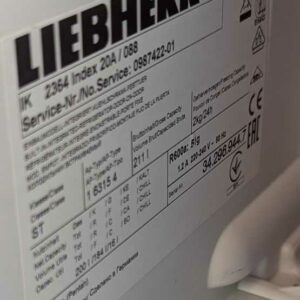 Réfrigérateur encastré avec compartiment congélation de marque Liebherr modèle IK 2364, capacité 211 litres. 122 x 56 x 60 cm. Localisation : 7 ouest (7708) – Image 3