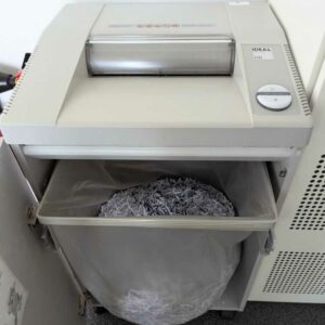 Destructeur de documents de marque Ideal modèle Crosscut 3103. Localisation : 7 mezzanine – Image 2