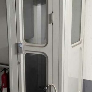 Cabine de gardiennage avec tablette et radiateur. 225 x 100 x 100 cm. Localisation : ssol -1 parking