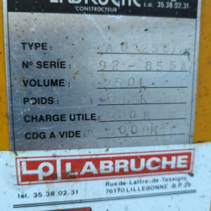 Benne de manutention basculante de marque Labruche sur roulettes. 108 x 118 x 61 cm. Volume 250 litres – Image 3