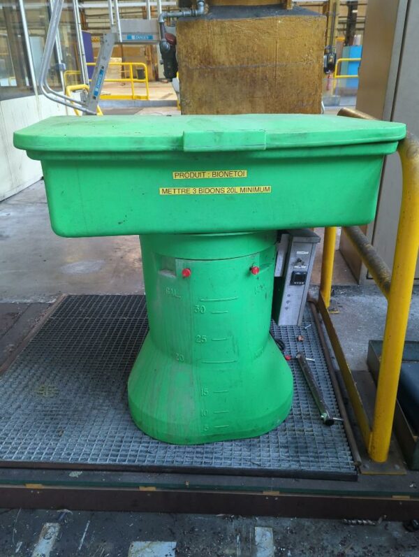 Cuve de nettoyage Bio-Circle en plastique vert.