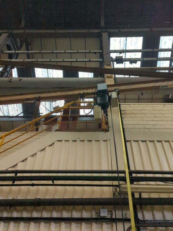 Palan électrique de marque Demag. Charge 1000 kg