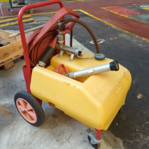 Cuve mobile de marque Seproma sécurité. capacité 100 litres. avec lance et tuyau.  2 unités vendues avec faculté de réunion.