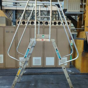 Gazelle de marque Zarges à 2 fois 5 marches. Charge max 150 kg. Hauteur 265 cm