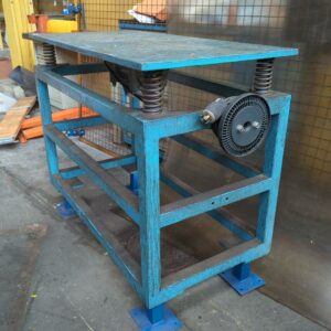 Etabli à plateau sur ressort. Charge max 400 kg. 103 x 122 x 61 cm – Image 2