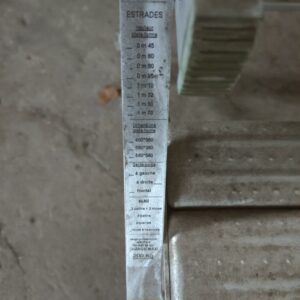 Plateforme sur 2 roulettes à 2 marches de marque ABA. Charge maxi 200 kg. 161 x 72 x 90 cm. – Image 2