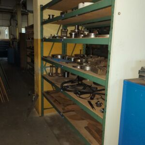 12 mètres linéaires de rayonnage. Hauteur : 225 cm. Profondeur : 50 cm. Largeur : 378 + 208 + 208 + 414 cm. – Image 3