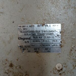 Transformateur d'isolement de marque Legrand type 7920AA. 83 x 110 x 60 cm. (bât 30) – Image 3