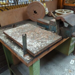 Etabli avec étau et plaque en acier. 90 x 150 x 80 
(mezza) – Image 3