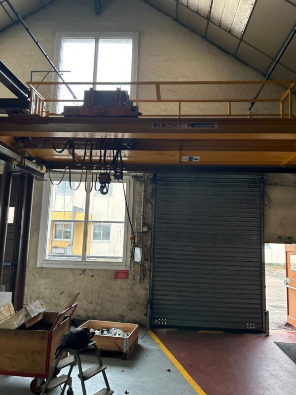 Palan électrique. Charge 2000 kg (bât 30)