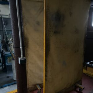 2 paravents d’atelier métalliques jaunes sur roulettes. 220 x 127 x 50 cm (bât 30) – Image 3