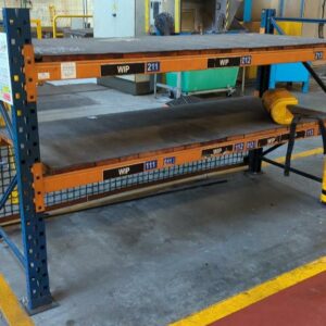 3 racks à palettes de marque Duwic dont 142 x 246 x 90 cm;  106 x 186 x 101 cm ; 106 x 106 x 101 cm.