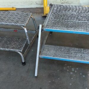 2 marche-pieds en aluminium