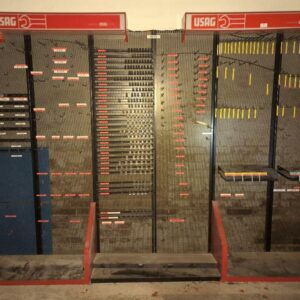 Présentoir à outils de marque Usag. 208 x 313 cm