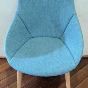 4 Fauteuils recouverts de tissu bleu vert, piètement oblique en bois naturel. 80 x 58 x 51 cm. Localisation : Canada hall – Image 2