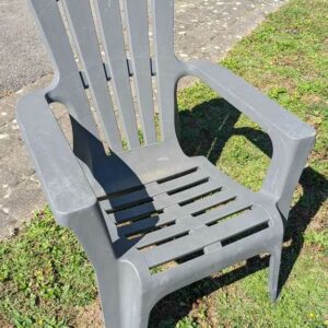 Fauteuil d'extérieur de marque BICA modèle Maryland en plastique gris. 87 x 71 x 80 cm. 5 unités. Vendu avec faculté de réunion. Localisation : extérieur