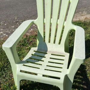 Fauteuil d'extérieur de marque BICA modèle Maryland en plastique vert. 87 x 71 x 80 cm. 5 unités. Vendu avec faculté de réunion. Localisation : extérieur