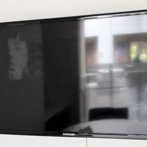 Moniteur 32 pouces de marque SAMSUNG modèle LH32MDBPLGC/EN. Localisation : Canada 1er (2c05)