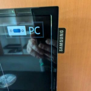 Moniteur 32 pouces de marque SAMSUNG modèle DB32E, avec attache murale. Localisation : Canada 1er (2b03) – Image 2