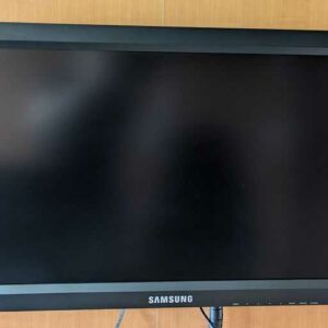 Moniteur 32 pouces de marque SAMSUNG modèle LH32MDBPLGC/EN. Localisation : Canada 1er (2b17)