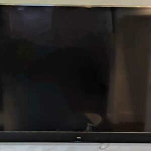 Moniteur de marque TCL, Diagonale 124 cm. Localisation : Canada cafet