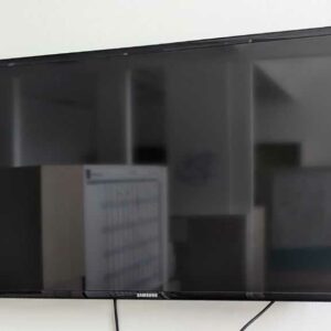 Moniteur 40 pouces de marque SAMSUNG modèle LH40MGQLBC/EN. Localisation : Canada rdc haut (1L2)