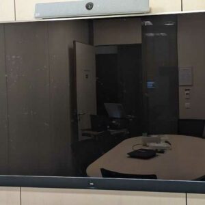Moniteur de marque TCL, Diagonale 190 cm, avec enceinte JBL intégrée. Localisation : Theta rdc (0t18)