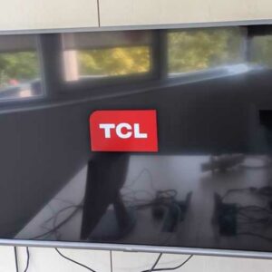 Moniteur de marque TCL, Diagonale 125 cm. Localisation : Theta 1er (1t14)