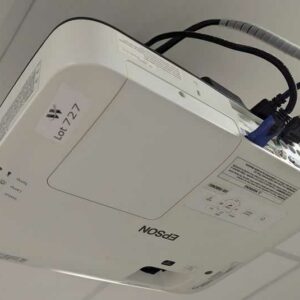 Vidéo projecteur de marque EPSON modèle EB-1980WU avec attache plafonnier. Localisation : Theta rdc (0x08) – Image 2