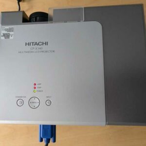 Vidéo projecteur de marque Hitachi modèle CP-X340 (à poser) 7 x 30 x 23 cm. Localisation : Theta 2eme (2t42) – Image 2
