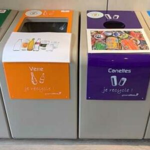 Lot de 4 poubelles de marque GREENOFFICE. 63 x 38 x 50 cm. Localisation : Theta 1er cafet