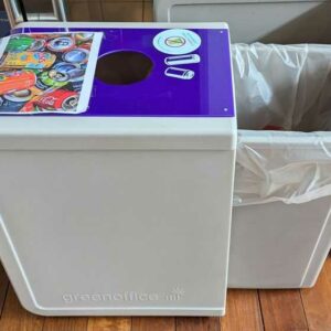 Lot de 4 poubelles de marque GREENOFFICE. 63 x 38 x 50 cm. 2 unités. Vendu avec faculté de réunion. Localisation : Canada hall, cafet bas – Image 3