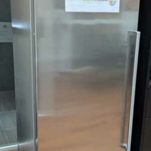 Réfrigérateur de marque SIEMENS, capacité 346 litres. 185 x 58 x 62 cm. Localisation : Canada cafet bas