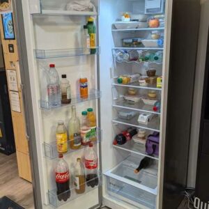 Réfrigérateur de marque BOSCH modèle KSV36, capacité 346 litres. 185 x 58 x 68 cm (petite rayure). Localisation : Theta (1rt) – Image 2