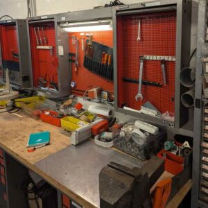 Range outils FACOM. 81 x 180 x 15 cm. Localisation : Canada atelier